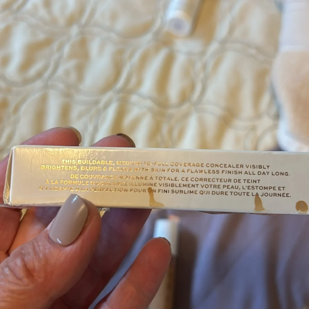 Joclyn perfecting under eye concealer